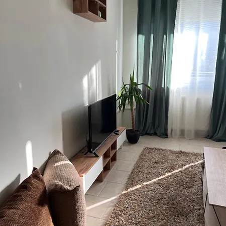 John & Jo Apartment! Кастория