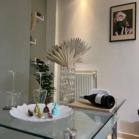 John & Jo Apartment! Апартаменты