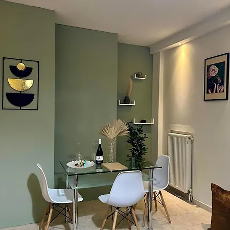 John & Jo Apartment! Apartman