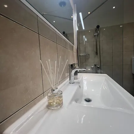 John & Jo Apartment! Кастория